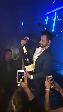 L'art d'ouvrir un magnum de champagne en boite de nuit... raté