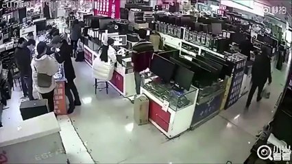 Voilà pourquoi il ne faut pas mordre dans une batterie de portable