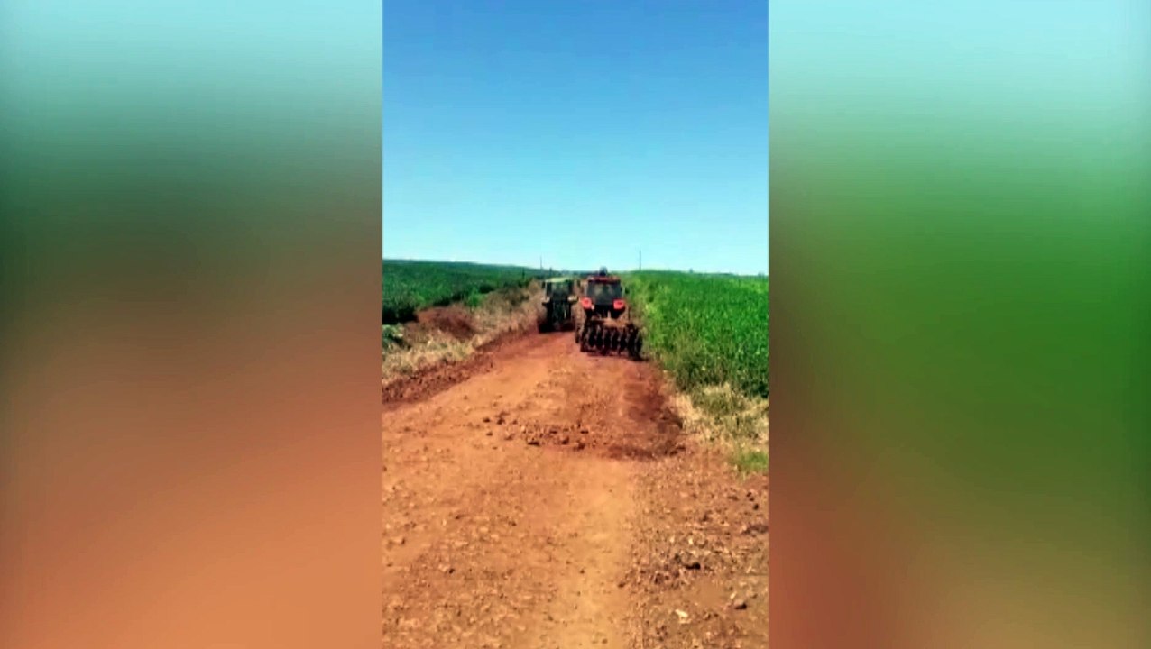 Produtores de Rio Bonito do Iguaçu usam máquinas particulares para melhorias em estrada