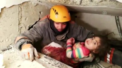 Enkaz altından yükselen ses, jandarma ekiplerini harekete geçirdi (2)