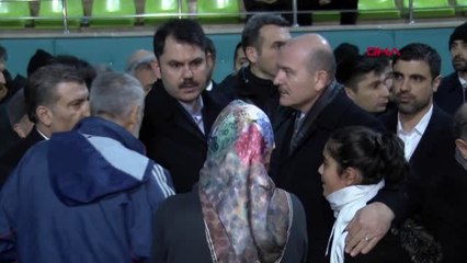 Bakanlar depremzedeleri ziyaret etti