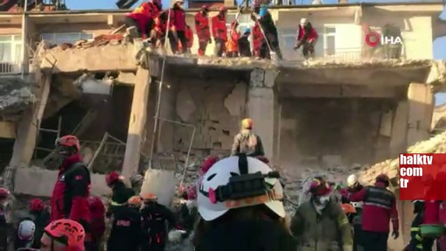 Elazığ’da arama kurtarma çalışmaları hızlandı, ulaşma çalışmaları devam ediyor