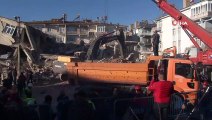Elazığ'daki 6.8 büyüklüğündeki deprem sonrası Sürsürü Mahallesi'nde arama çalışmaları devam ediyor