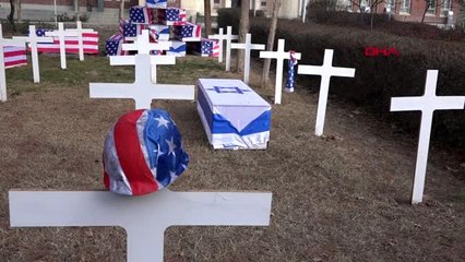 İran, eski abd büyükelçiliğinin avlusunda sembolik mezarlık kurdu