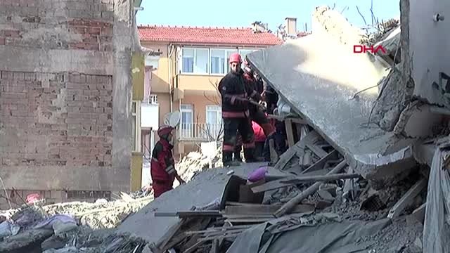 Elazığ mustafa paşa'da arama kurtarma çalışmaları devam ediyor-ek 2-