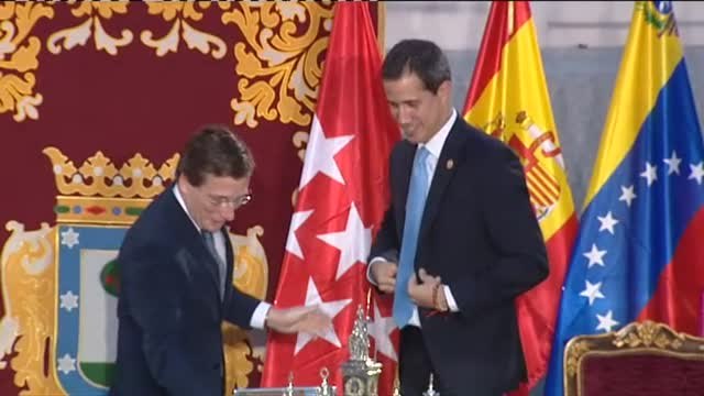 Almeida y Villacís otorgan a Juan Guaidó las Llaves de Oro de Madrid