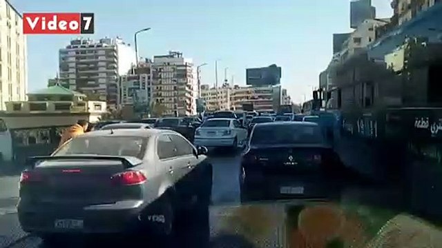 زحام مرورى أعلى كوبرى الجيزة المعدنى بسبب زيادة الأحمال