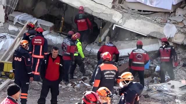 Çevre ve Şehircilik Bakanı Murat Kurum, Sürsürü mahallesinde incelemelerde bulundu