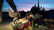 Otomobil kum yığınına çarparak devrildi: 1 ölü, 1 yaralı