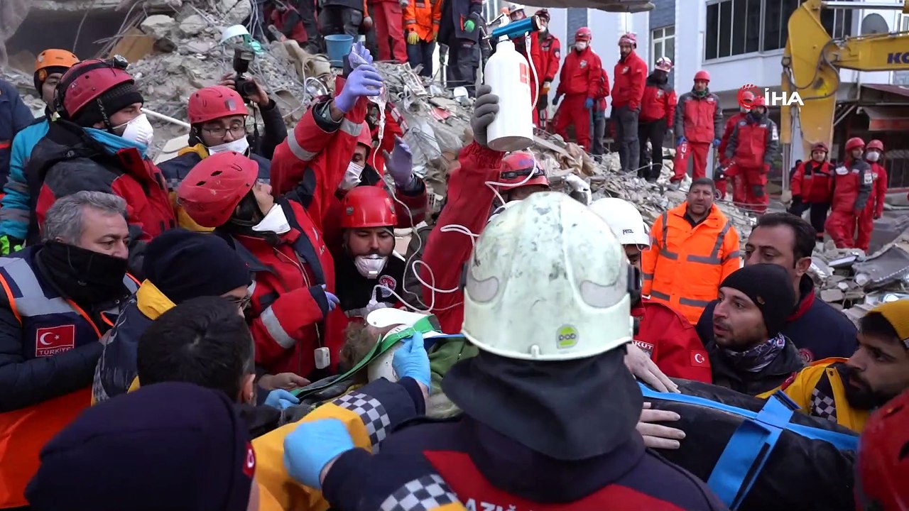 Cumhurbaşkanı Erdoğan, enkazdan çıkarılan vatandaş hakkında bilgi aldı