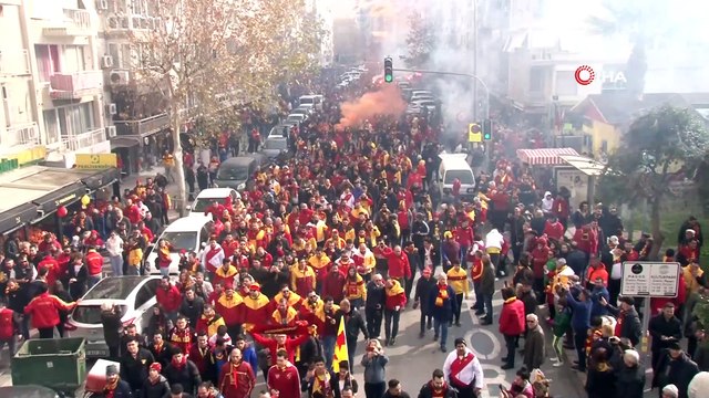Binlerce Göztepe taraftarı yeni stadyuma yürüdü