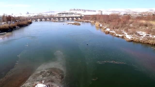 Kızılırmak kısmen buz tuttu - SİVAS