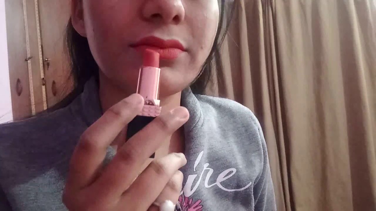 क्या आप भी तो यह गलती नहीं करते Lipstick  लगाते समय 