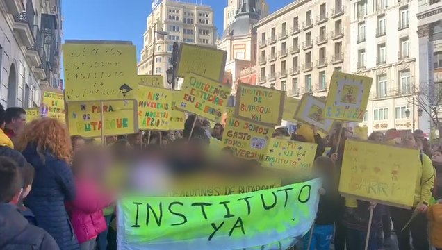 Vecinos de Villaverde se manifiestan por la construcción de un nuevo instituto