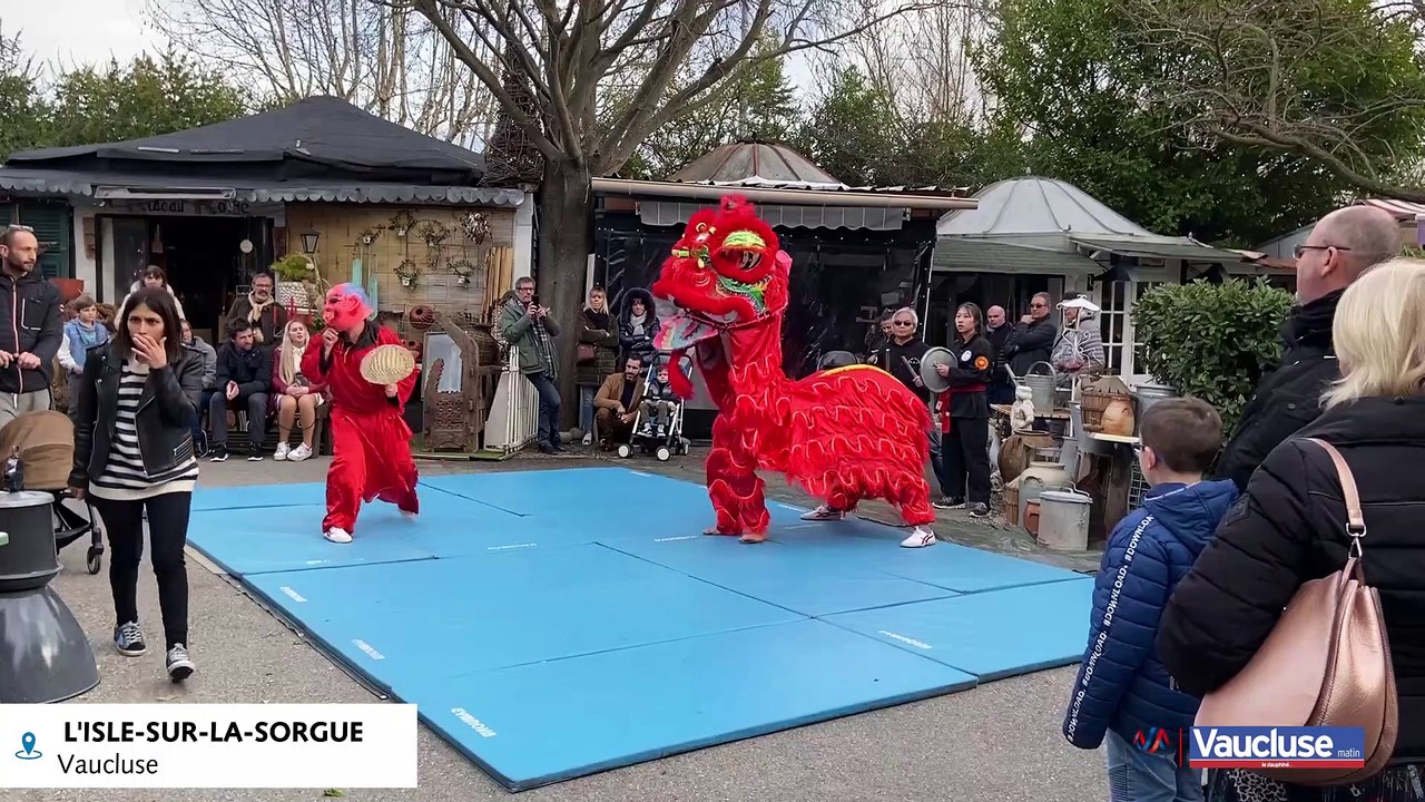 VAUCLUSE "La Danse de la Licorne" au Village des Antiquaires de la Gare
