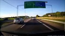 Ce conducteur a un bon réflèxe lorsqu'il croise une voiture à contre-sens !