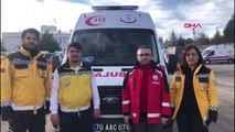 Ankara deprem bölgesinde, sağlıkçılar için ambulans kapısına meyve poşeti astılar