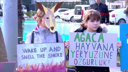 Avustralya başkonsolosluğu önünde "deve" eylemi