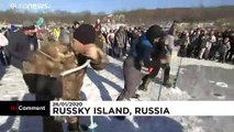 Rusya'da buz üstünde balık avlama yarışması