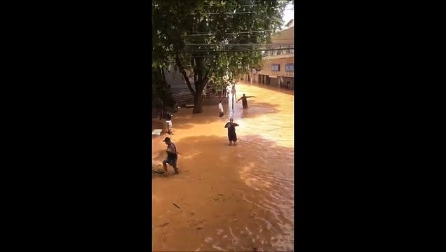 Homens atiram para o alto para impedir saques em lojas de Cachoeiro de Itapemirim