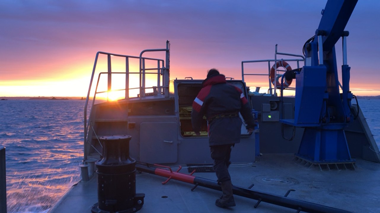 À bord du baliseur de la baie de Morlaix, le Charles Cornic