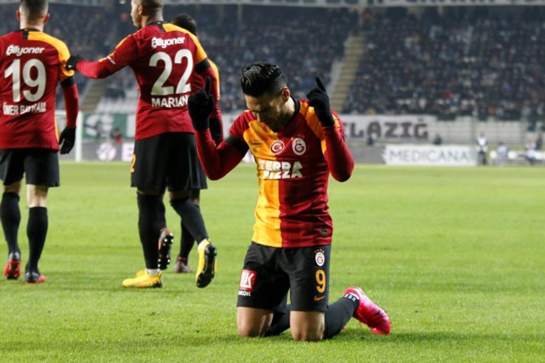 Konyaspor - Galatasaray maçında Radamel Falcao ve Saracchi sakatlandı