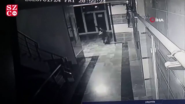 Deprem sırasında bir sitede yaşanan panik anları kameralara yansıdı