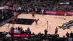 Les joueurs des Spurs et des Raptors ont rendu hommage à Kobe Bryant en gardant le ballon pendant 24 secondes