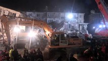 Elazığ'daki deprem - Sürsürü mahallesinde arama çalışmaları (6)