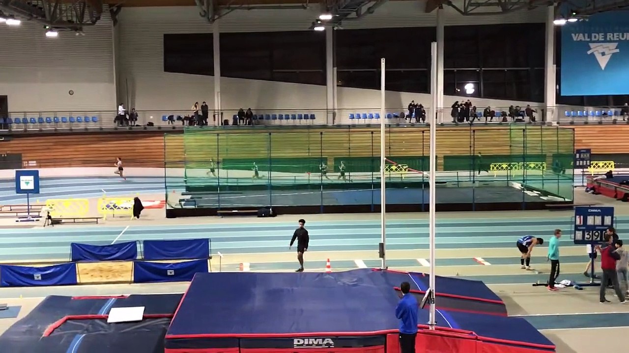 Régionaux en salle 2019-2020 Louise et Justine 400m