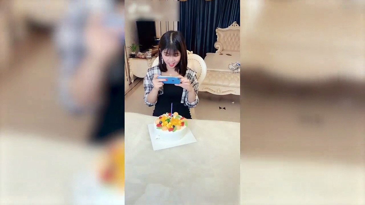 还以为是妹妹的蛋糕，完了万博练功服已穿好