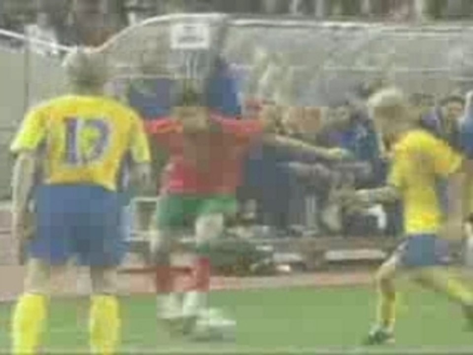 C.ronaldo-vs-Ronaldinho_WhoWillWin_-by-j0e