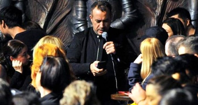 Haluk Levent'in Gölcük depreminde çocuklara şarkı söylediği anların videosu Twitter'da gündem oldu