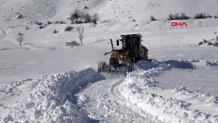 Bitlis'te kardan kapanan 257 köy yolu, ulaşıma açıldı