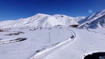 Van, Bitlis ve Hakkari'de kardan kapanan 93 yol açıldı (2)