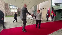 Ora News - Merkel i uron mirëseardhjen Ramës, në fokus Konferenca e Donatorëve