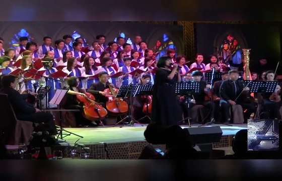 Nửa đêm mừng Chúa giáng sinh ra chốn gian trần. Người đem ơn phúc xuống cho m...