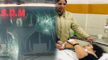 नोएडा: धरने पर बैठे किसानों को उठाने गई पुलिस टीम पर पथराव, SDM हुईं घायल