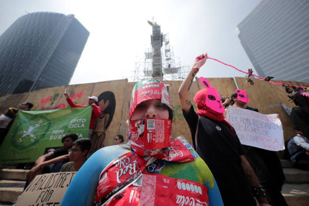 Coca-Cola se niega a dejar las botellas plásticas