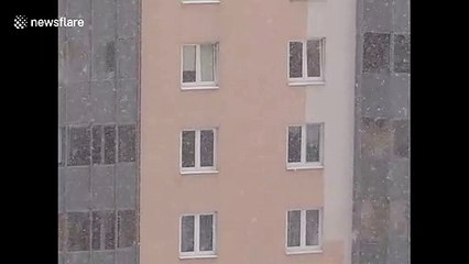 Snow blankets St. Petersburg for first time this year