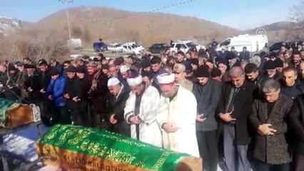 Depremde hayatını kaybeden anne ve oğlu son yolculuğuna uğurlandı