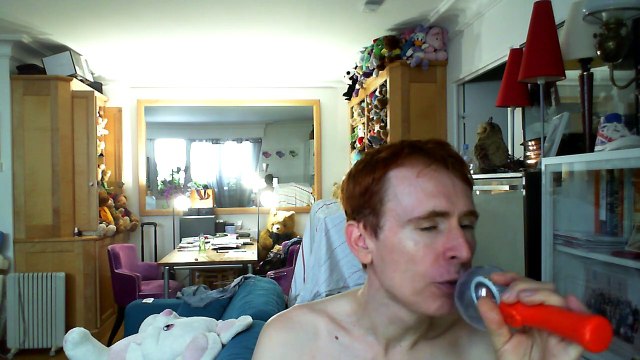 Wiwi égratigne why her not me