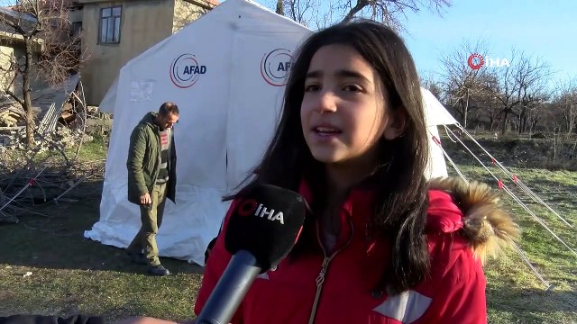 Depremzedeler Geceleri Çadırda Geçiriyor