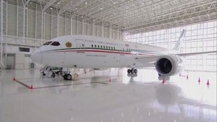 López Obrador aumenta polémica con diseño de billete para rifa de avión presidencial