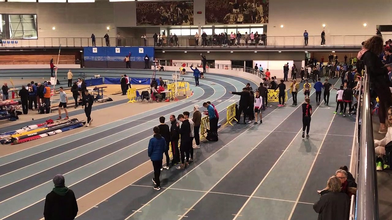 Régionaux en salle 2019-2020 Anna 200m