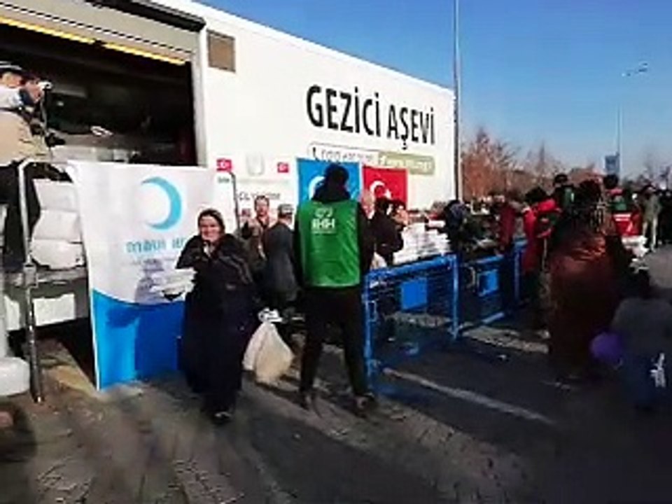 Yeniakit deprem bölgesinde! 5 bin kişiye etli uygur pilavı dağıtılacak