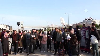 Kazada ölen genç hayatını kaybettiği yerde anıldı