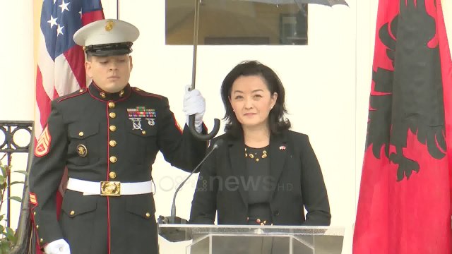 Ora News - Mesazhi i parë shqip i ambasadores se SHBA, Yuri Kim: Jemi me ju krah për krah!