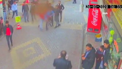 Kavga ettiği kişiyi döner bıçağıyla böyle kovaladı