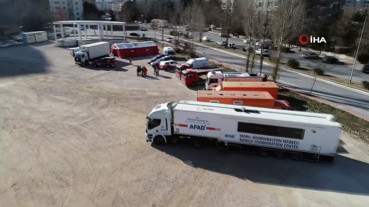 Elazığ’da çadırlar kurulmaya devam ediyor